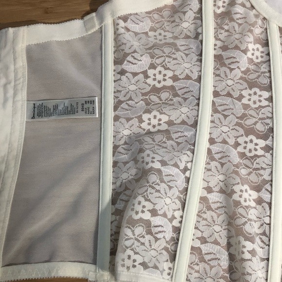Lace corset off white light cream color size 38 B - Picture 7 of 7